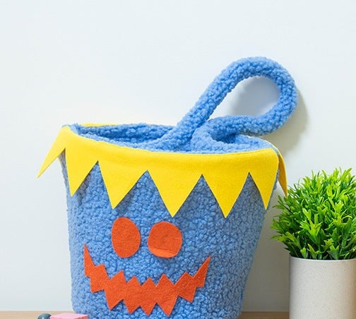 Panier à bonbons d’Halloween en peluche, visage citrouille