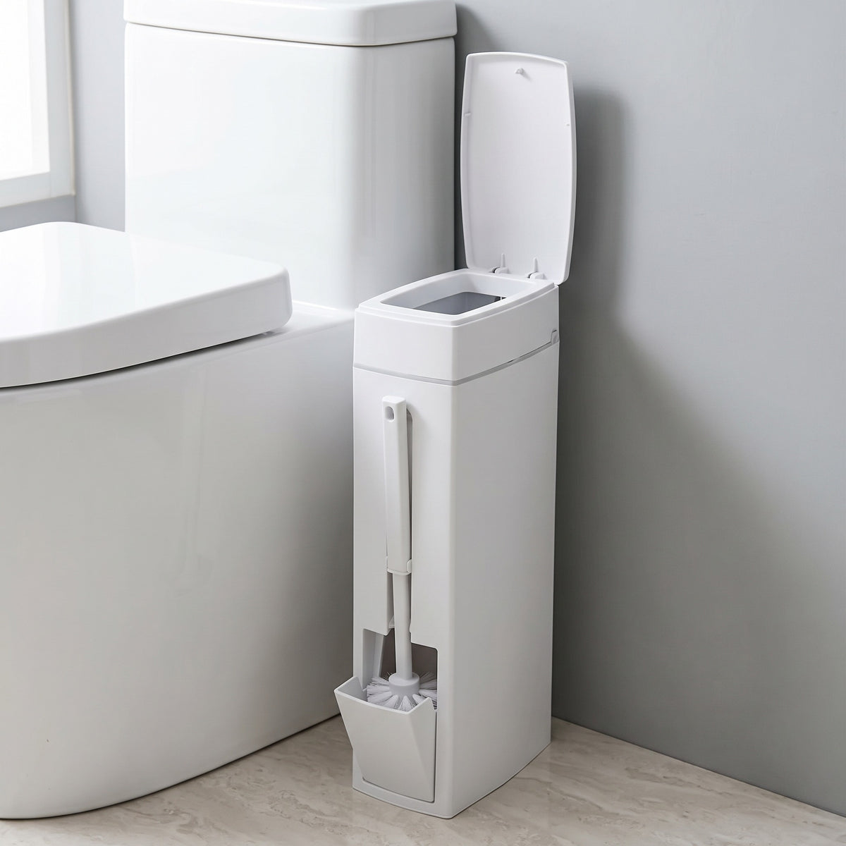Poubelle de salle de bain étroite avec brosse WC intégrée